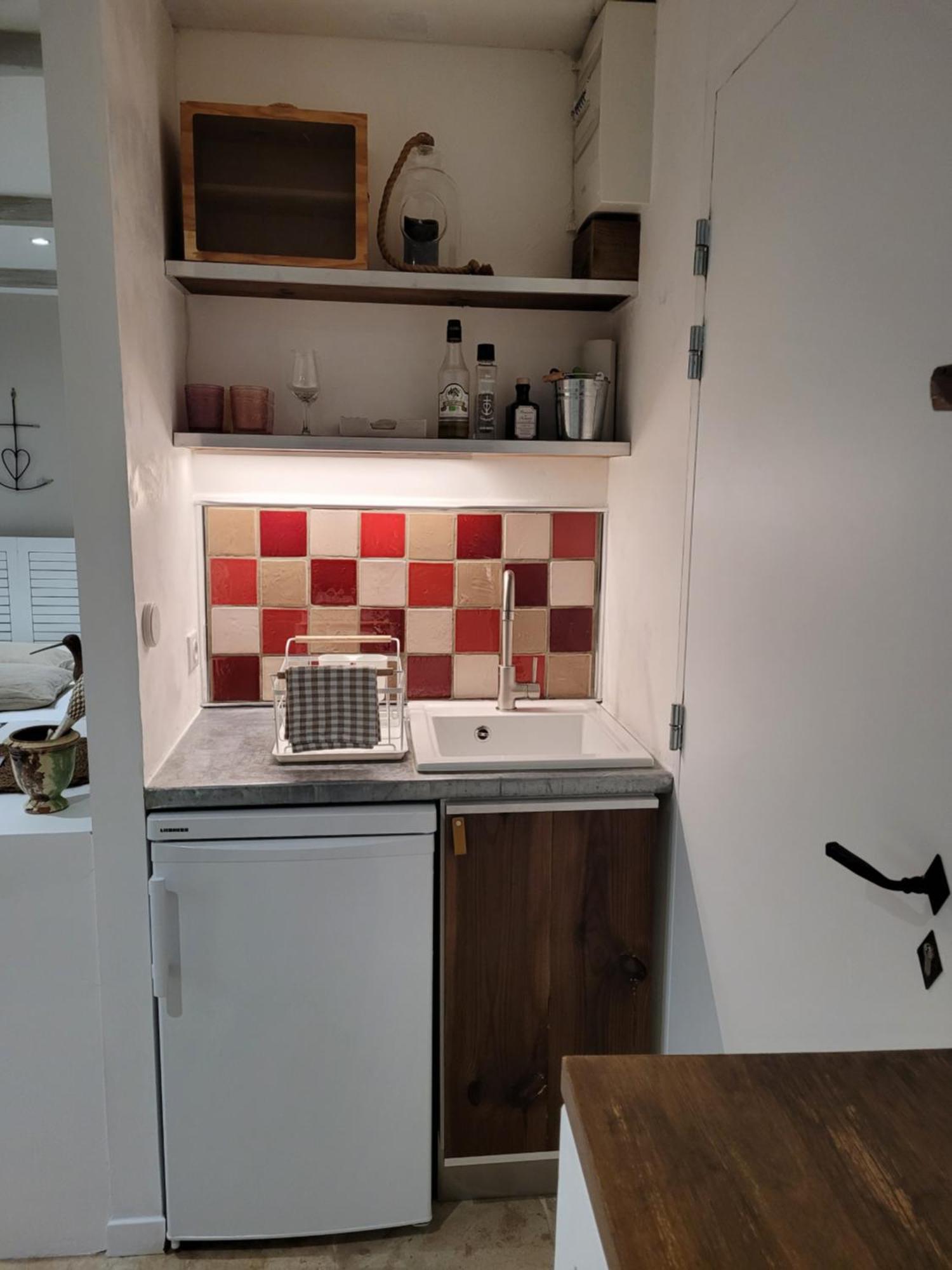 La Maison Blanche Intra-Muros Free Parking Aigues-Mortes Bilik gambar